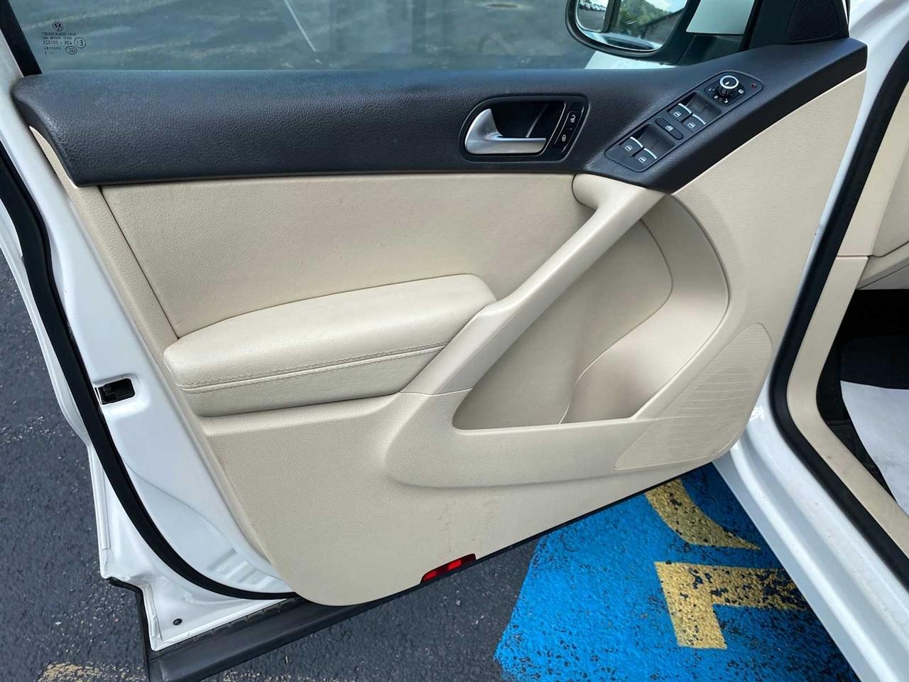 Volkswagen Tiguan S 4Motion 2012