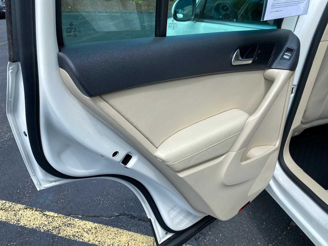 Volkswagen Tiguan S 4Motion 2012