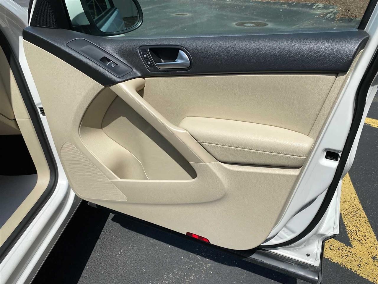 Volkswagen Tiguan S 4Motion 2012