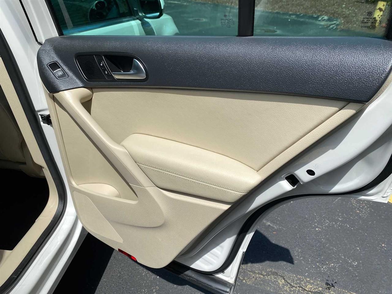 Volkswagen Tiguan S 4Motion 2012