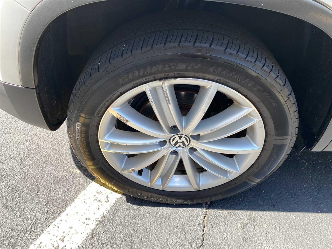 Volkswagen Tiguan S 4Motion 2012