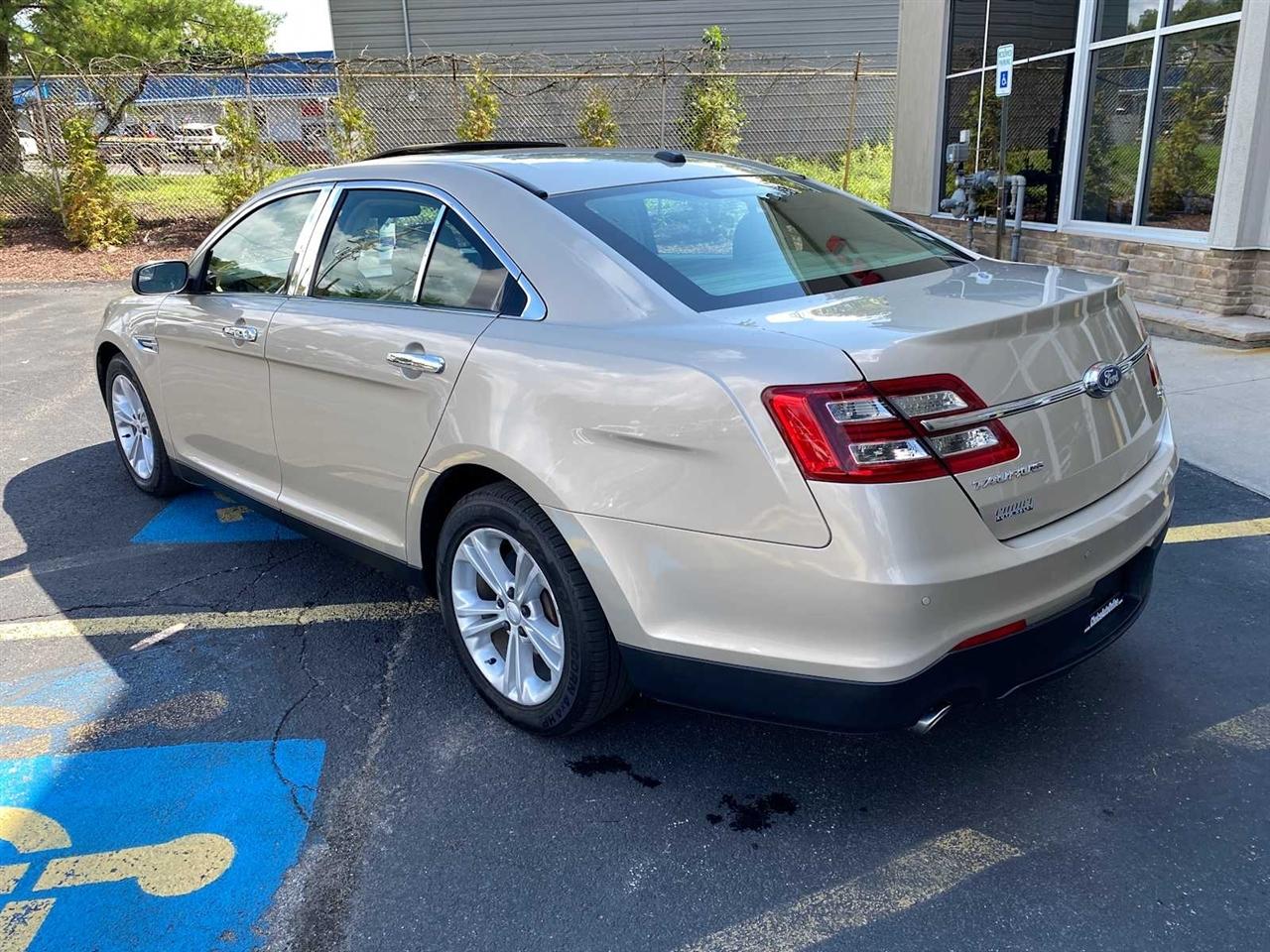 Ford Taurus SEL FWD 2017