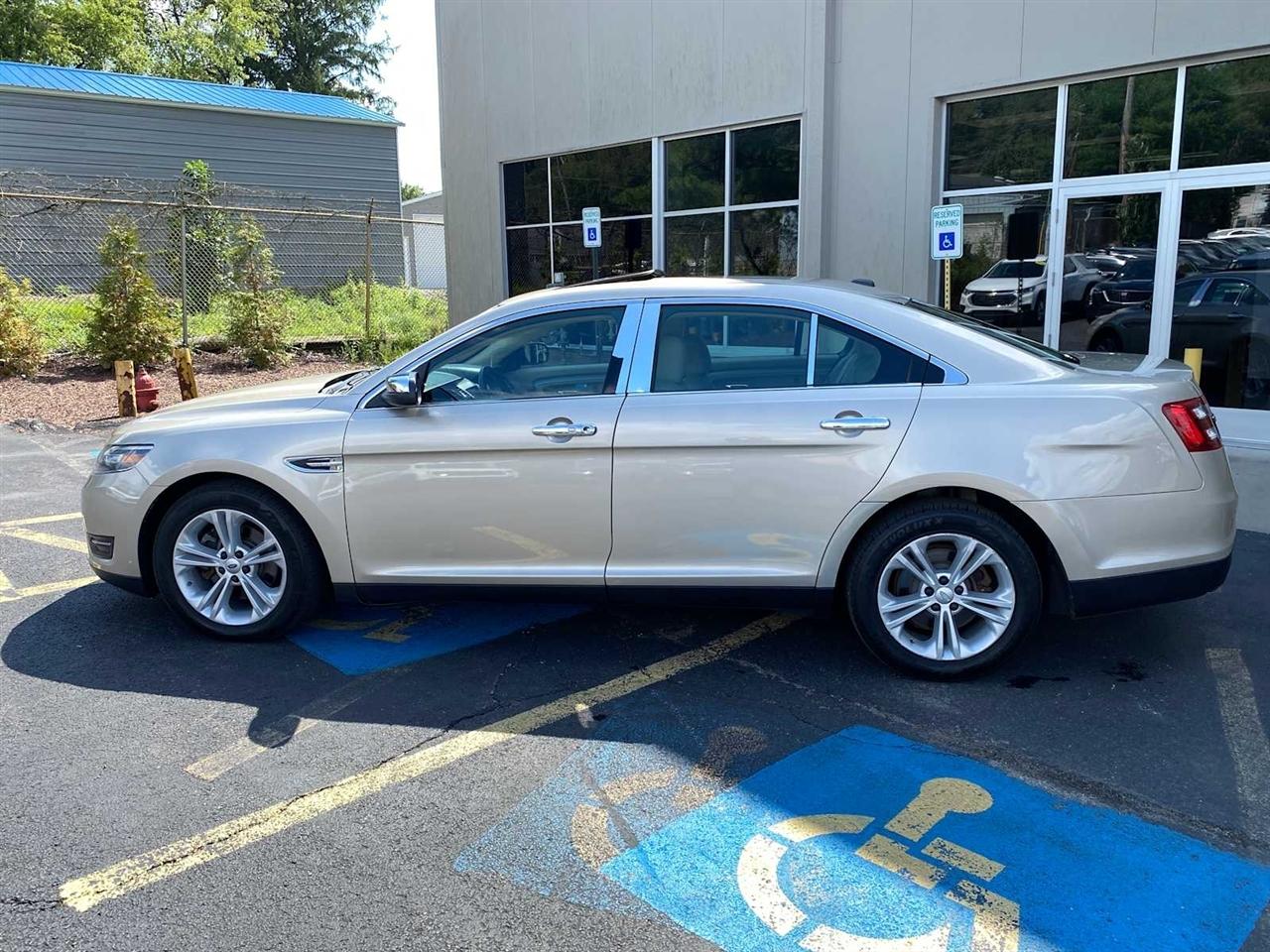 Ford Taurus SEL FWD 2017