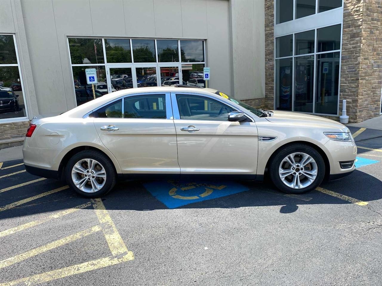 Ford Taurus SEL FWD 2017