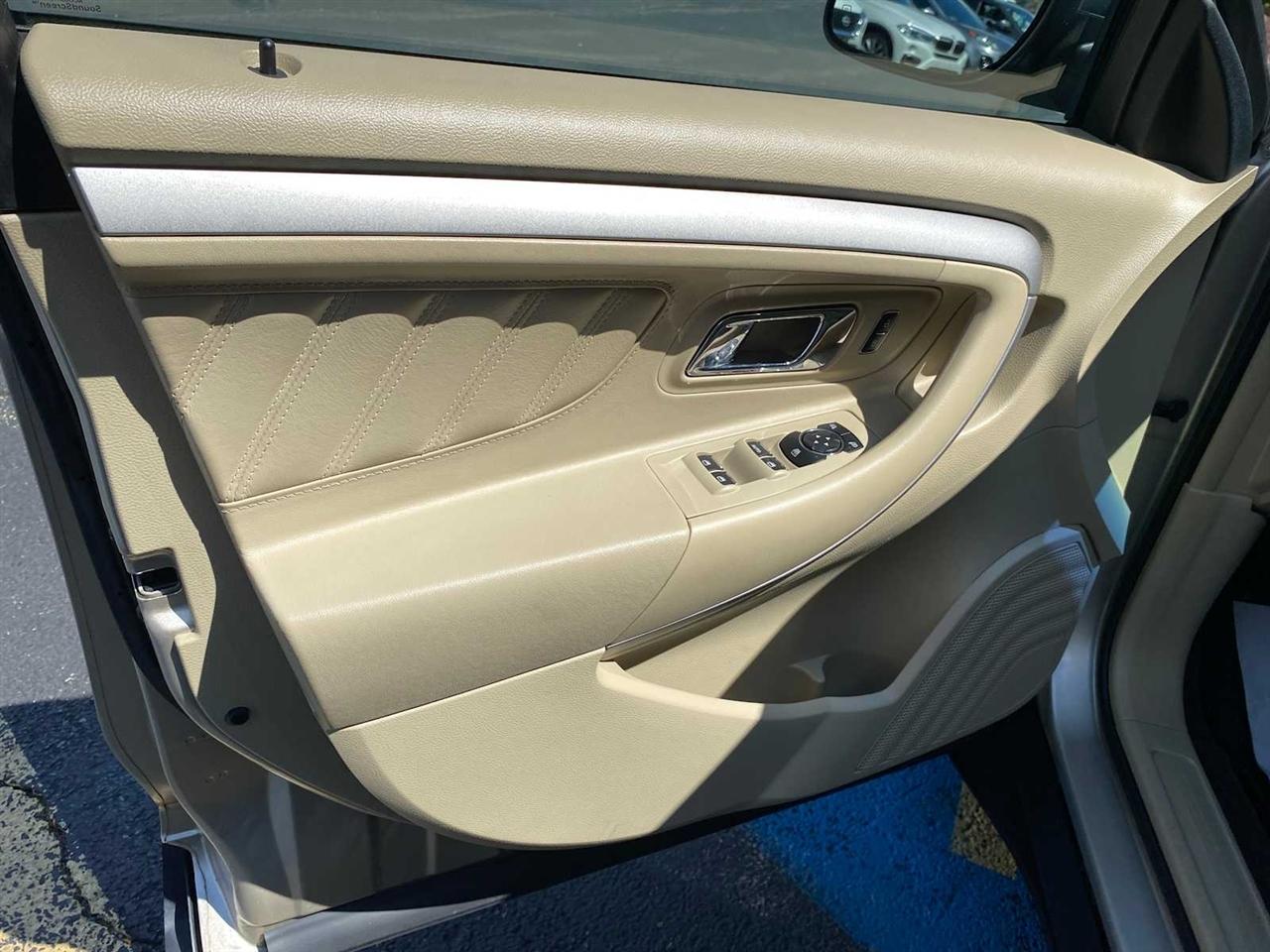 Ford Taurus SEL FWD 2017