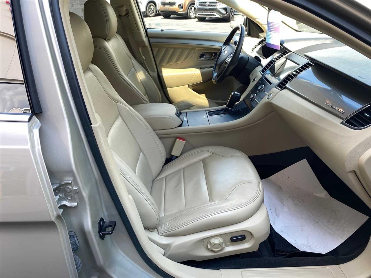 Ford Taurus SEL FWD 2017