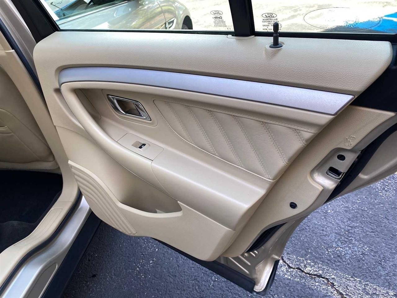 Ford Taurus SEL FWD 2017