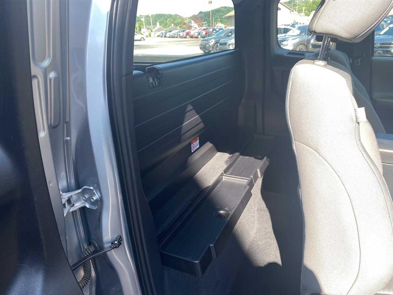 Toyota Tacoma SR5 Access Cab I4 6AT 2WD 2018