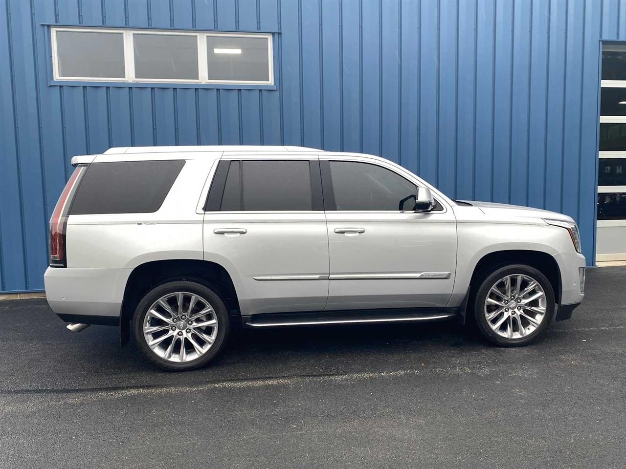 Cadillac Escalade Luxury 4WD 2017