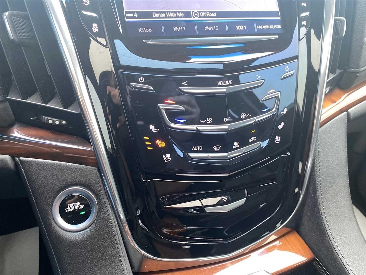 Cadillac Escalade Luxury 4WD 2017