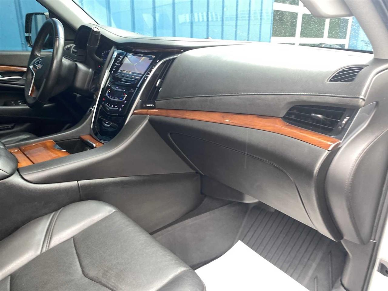 Cadillac Escalade Luxury 4WD 2017