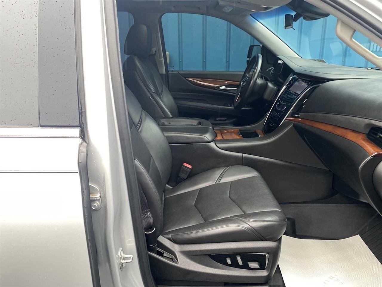 Cadillac Escalade Luxury 4WD 2017