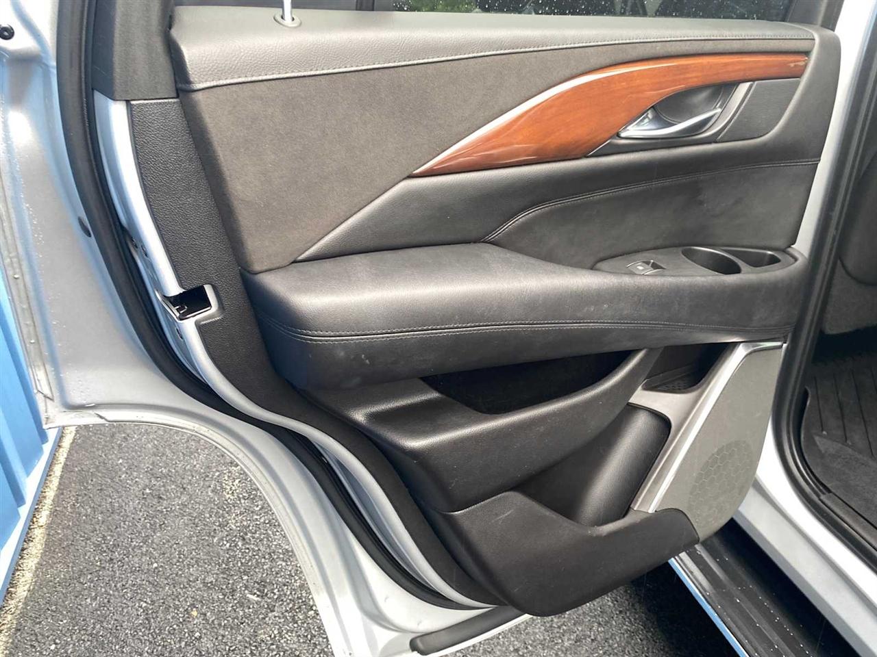 Cadillac Escalade Luxury 4WD 2017
