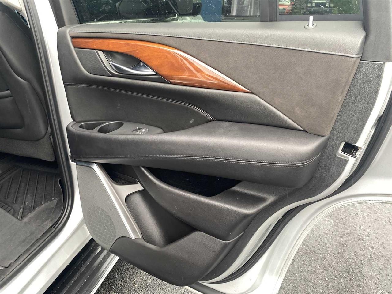 Cadillac Escalade Luxury 4WD 2017