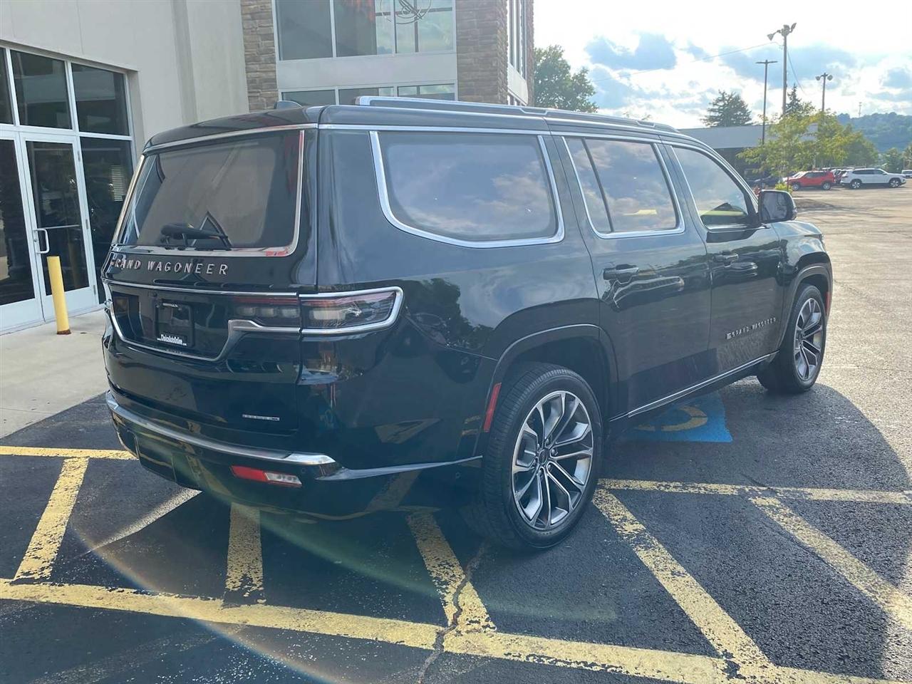 Jeep Grand Wagoneer Series III 4WD 2022