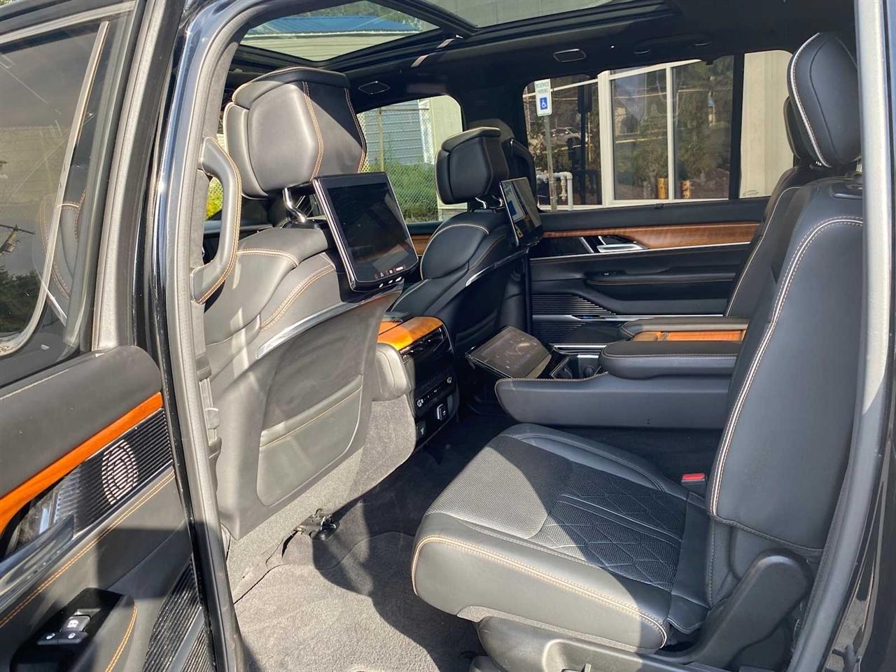 Jeep Grand Wagoneer Series III 4WD 2022