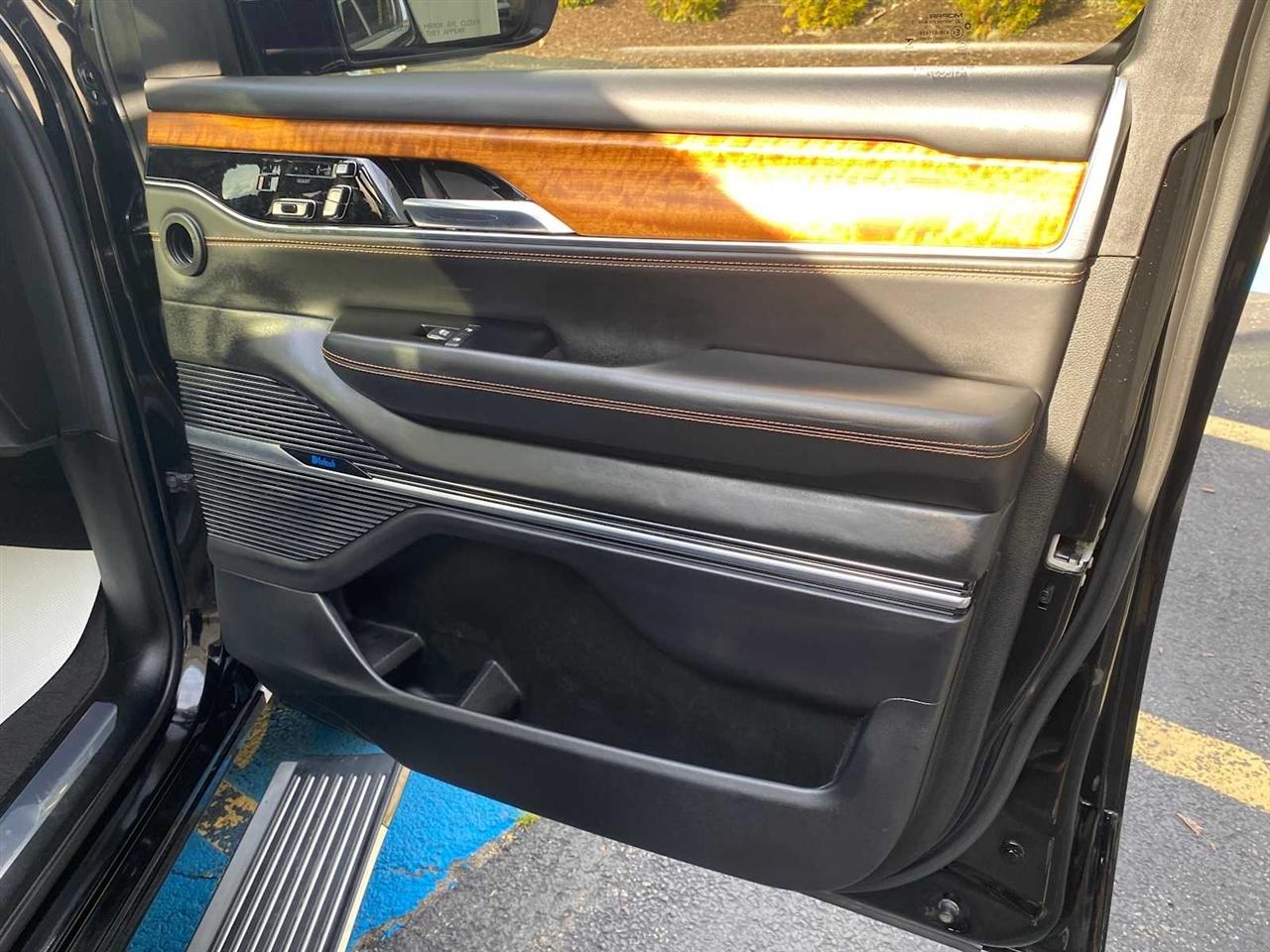 Jeep Grand Wagoneer Series III 4WD 2022