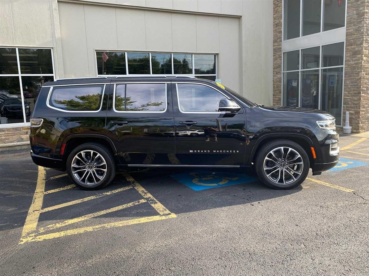 Jeep Grand Wagoneer Series III 4WD 2022