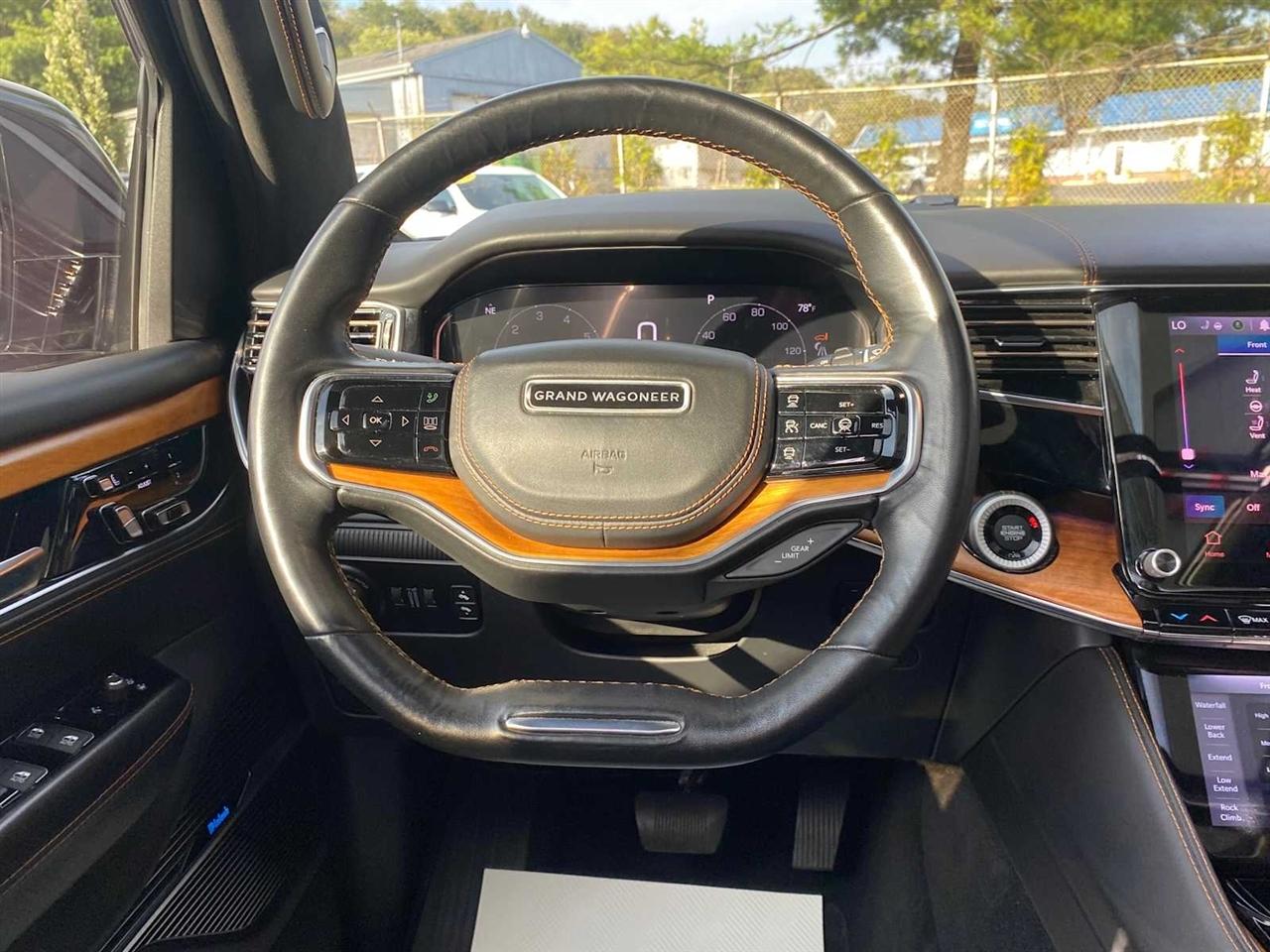 Jeep Grand Wagoneer Series III 4WD 2022