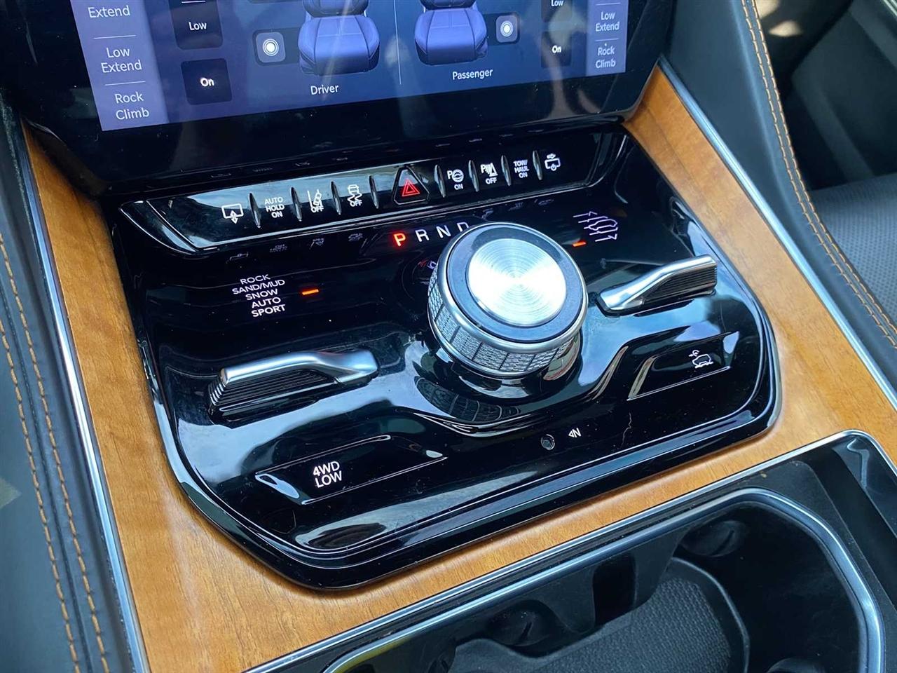 Jeep Grand Wagoneer Series III 4WD 2022