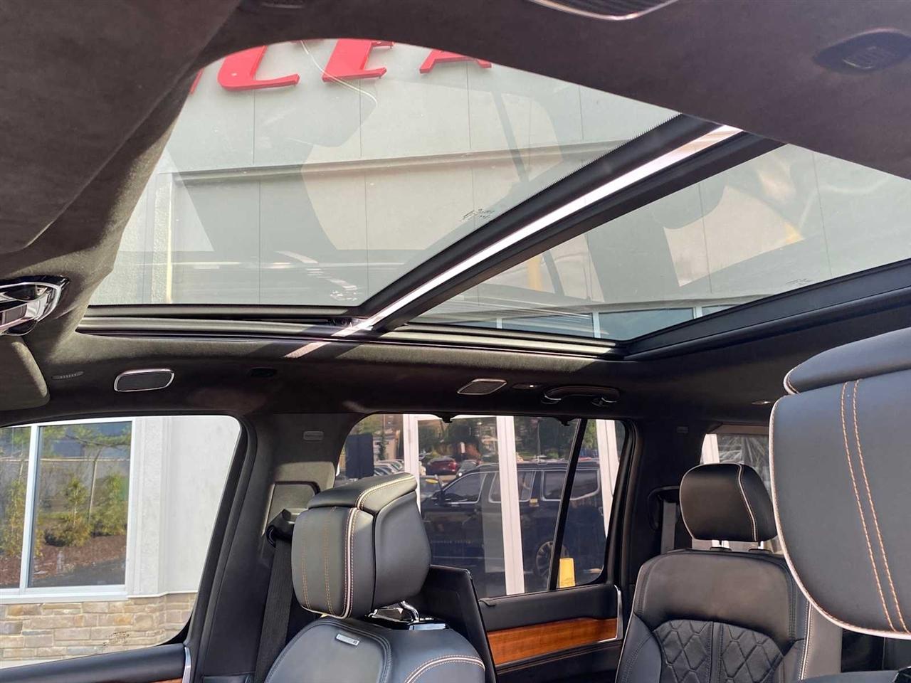 Jeep Grand Wagoneer Series III 4WD 2022