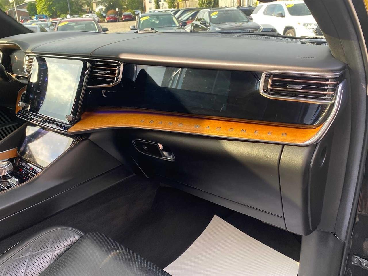 Jeep Grand Wagoneer Series III 4WD 2022