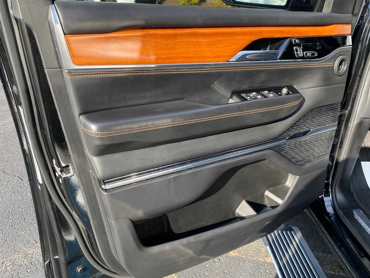 Jeep Grand Wagoneer Series III 4WD 2022