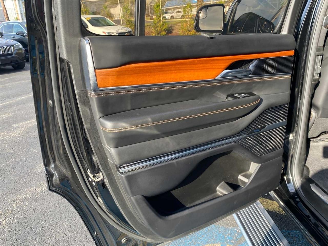 Jeep Grand Wagoneer Series III 4WD 2022
