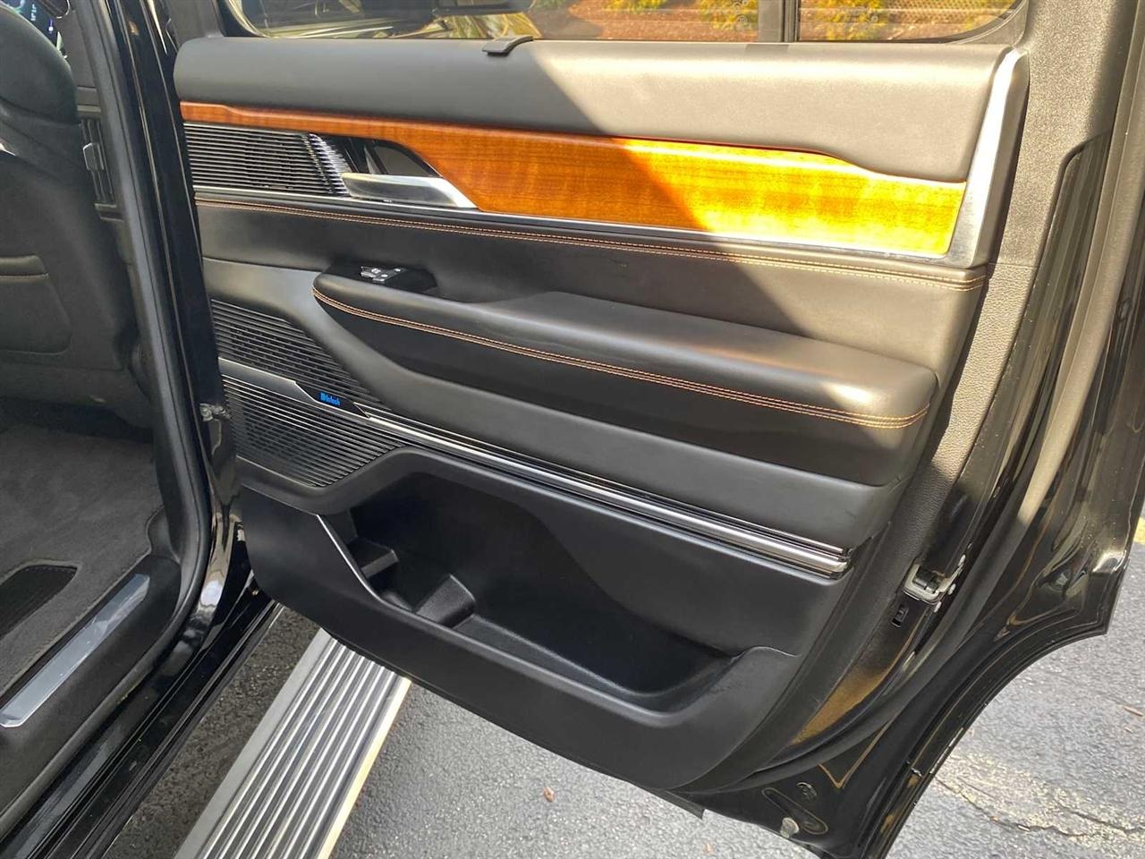 Jeep Grand Wagoneer Series III 4WD 2022