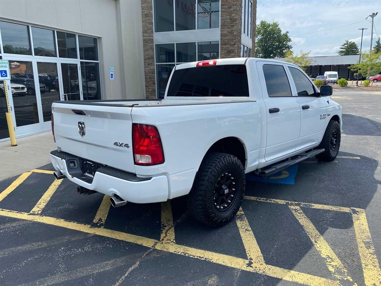 RAM 1500 Tradesman Crew Cab SWB 4WD 2016