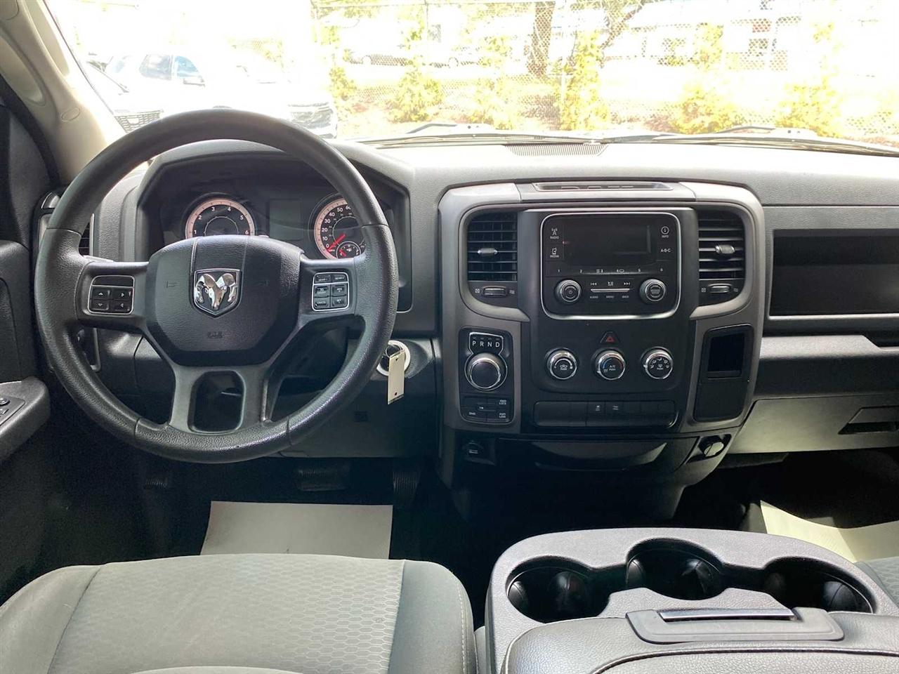 RAM 1500 Tradesman Crew Cab SWB 4WD 2016