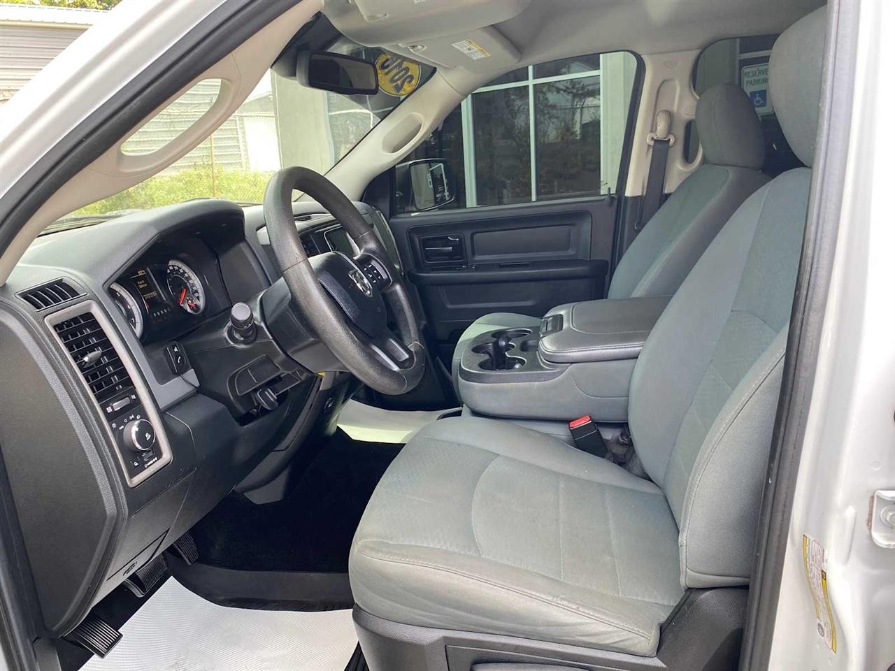 RAM 1500 Tradesman Crew Cab SWB 4WD 2016
