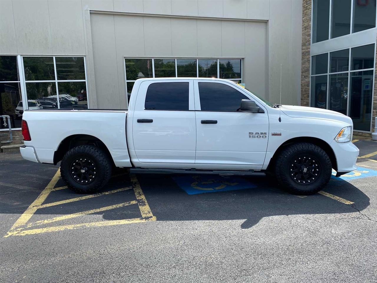 RAM 1500 Tradesman Crew Cab SWB 4WD 2016