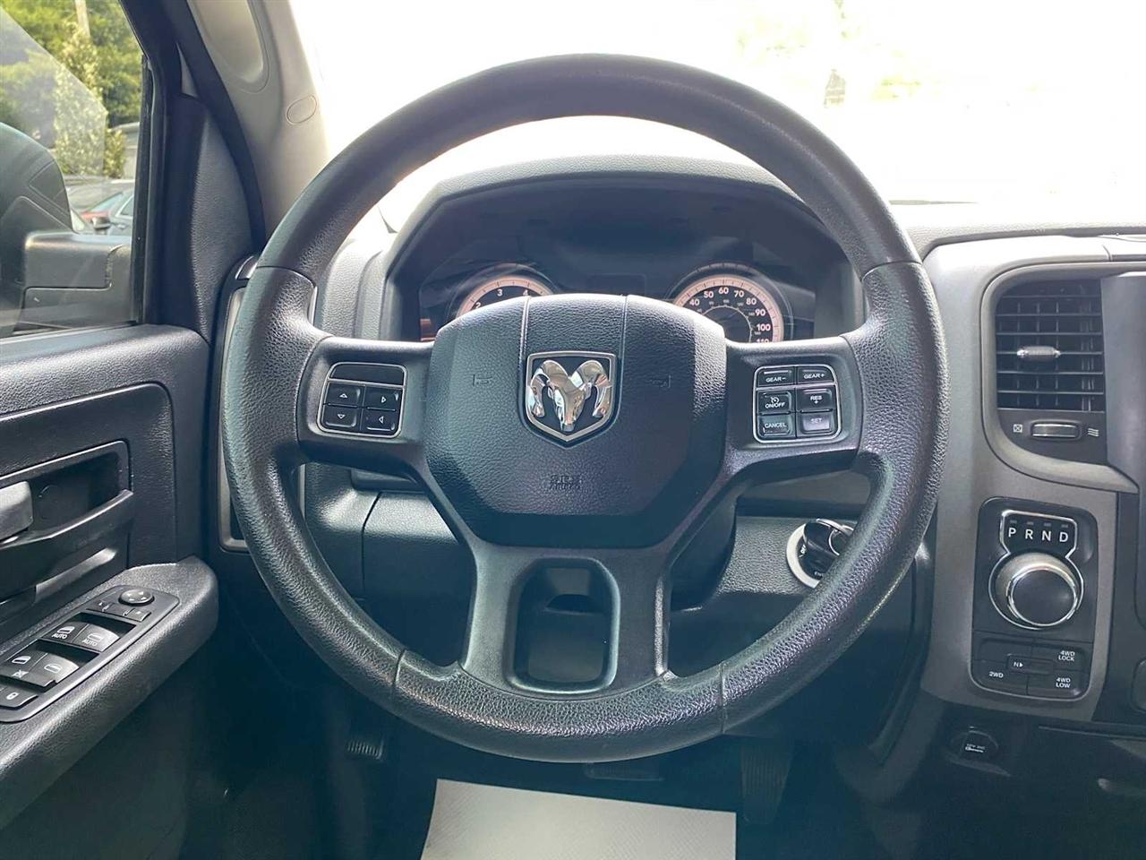 RAM 1500 Tradesman Crew Cab SWB 4WD 2016