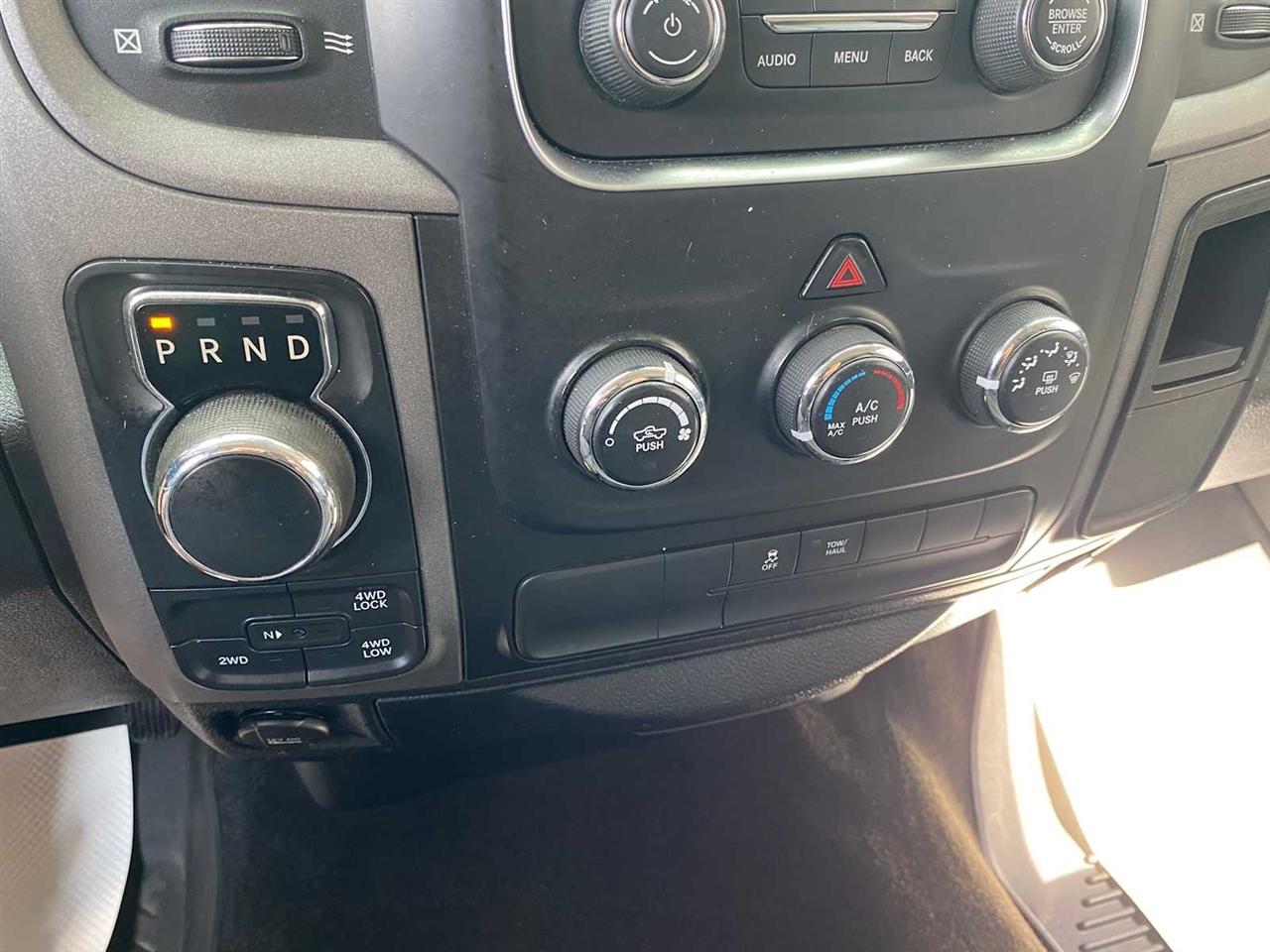 RAM 1500 Tradesman Crew Cab SWB 4WD 2016