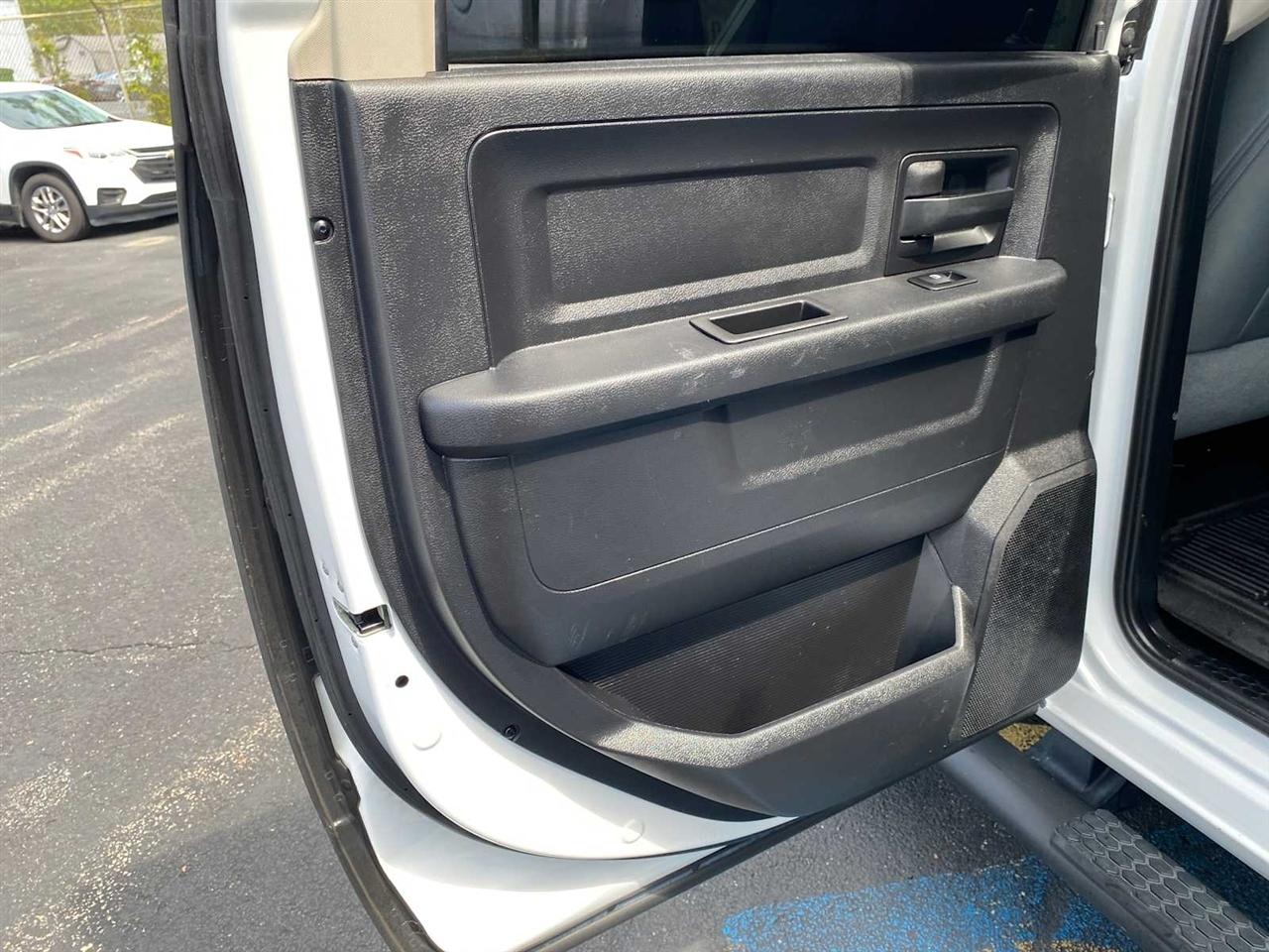 RAM 1500 Tradesman Crew Cab SWB 4WD 2016