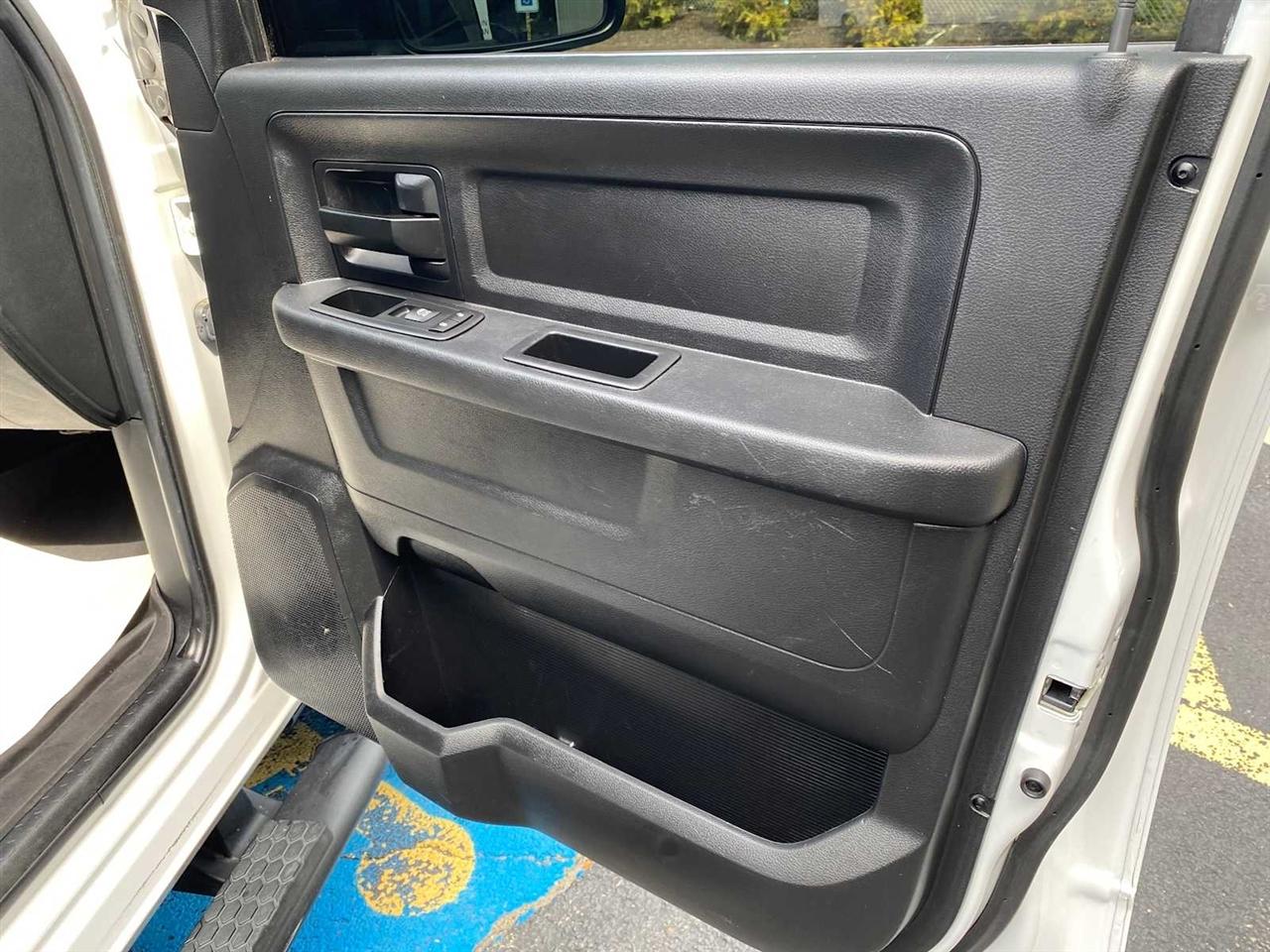 RAM 1500 Tradesman Crew Cab SWB 4WD 2016