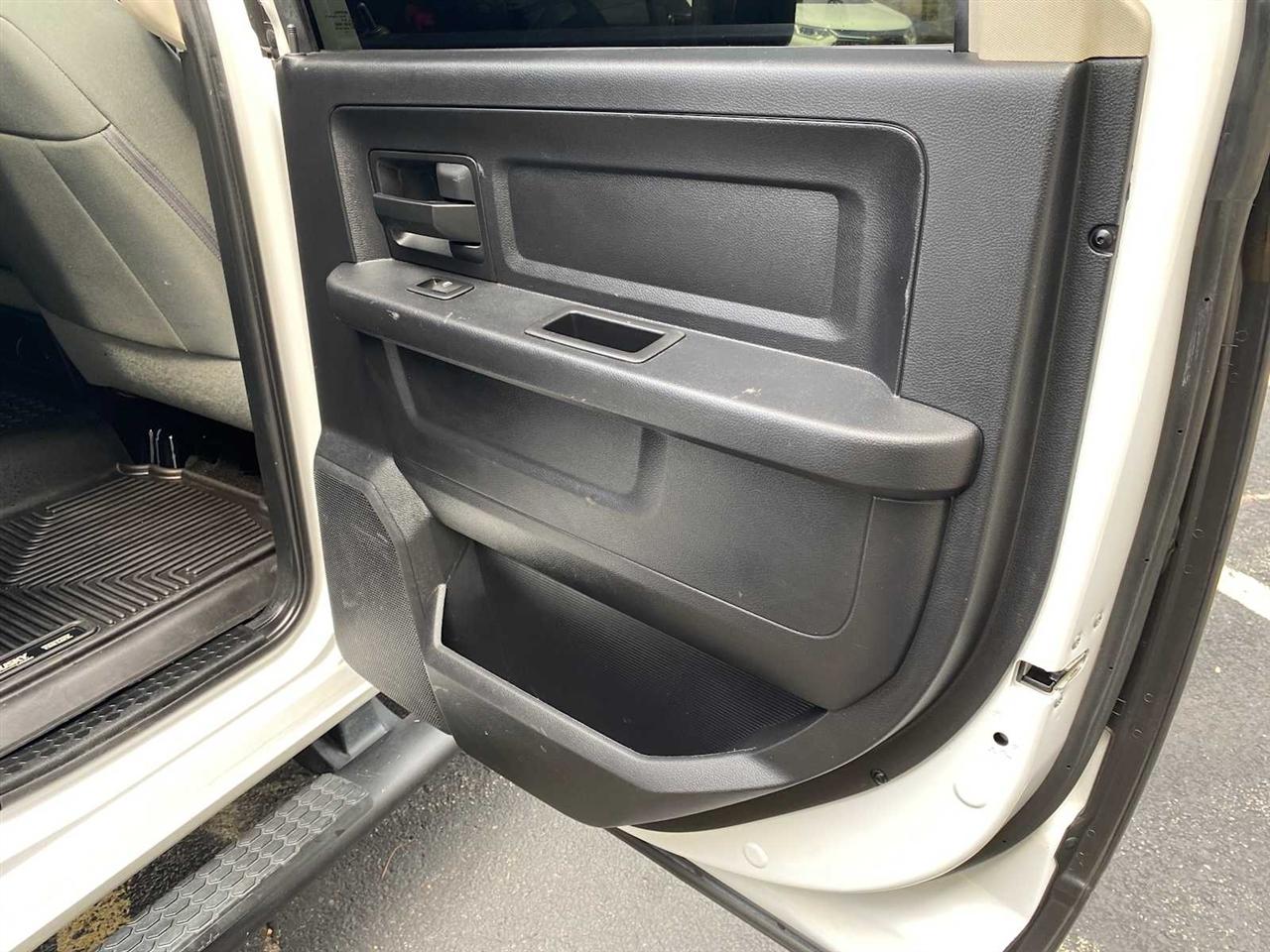 RAM 1500 Tradesman Crew Cab SWB 4WD 2016