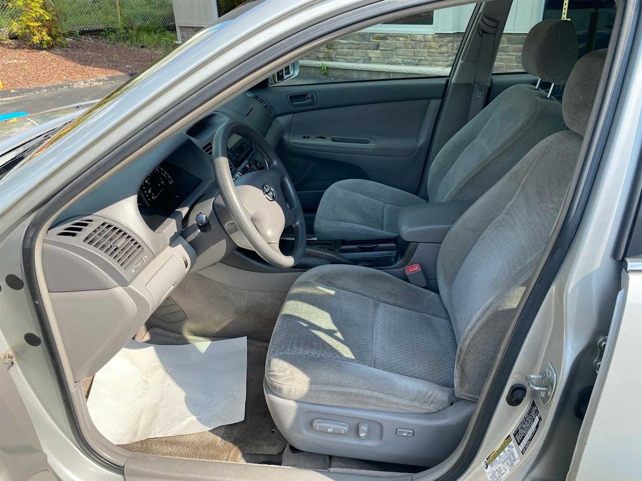 Toyota Camry LE 4D Sedan 2004