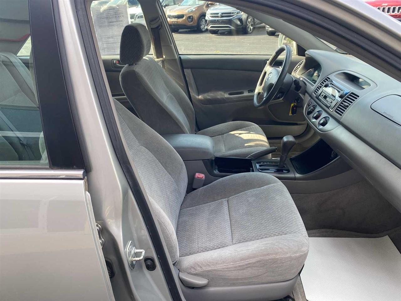 Toyota Camry LE 4D Sedan 2004