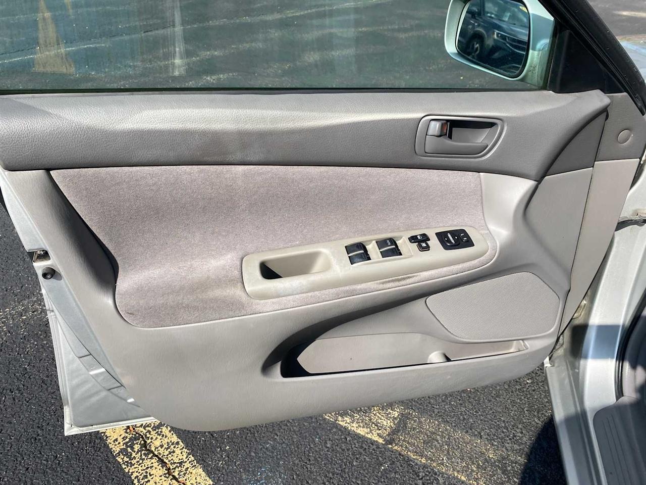 Toyota Camry LE 4D Sedan 2004