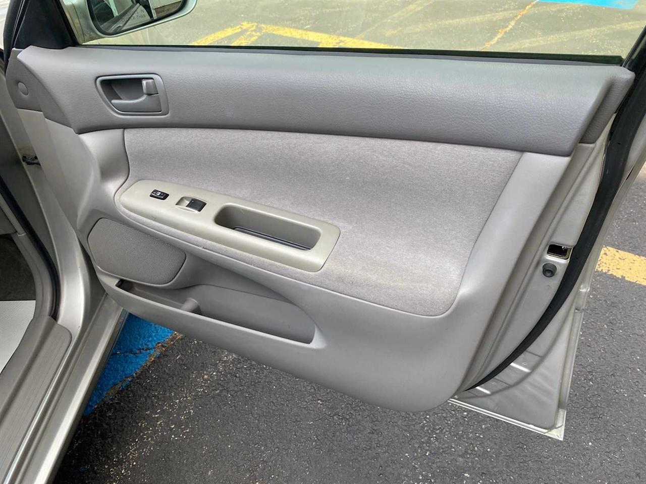 Toyota Camry LE 4D Sedan 2004