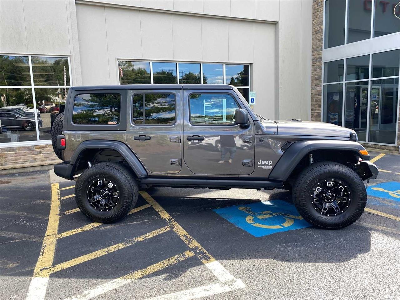 Jeep Wrangler Unlimited Sport 2018