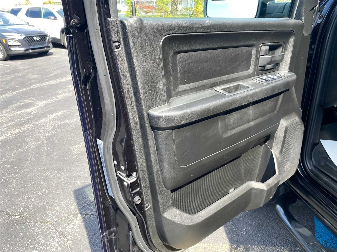 RAM 1500 Classic Tradesman Quad Cab 4WD 2019