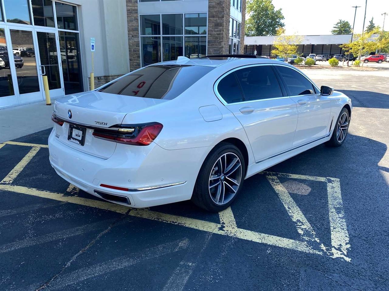 BMW 7-Series 750i xDrive 2021