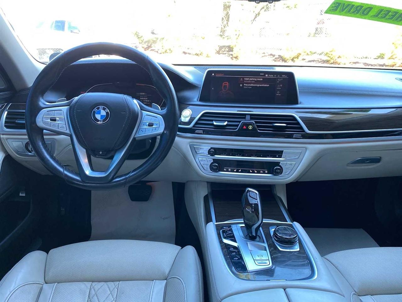 BMW 7-Series 750i xDrive 2021