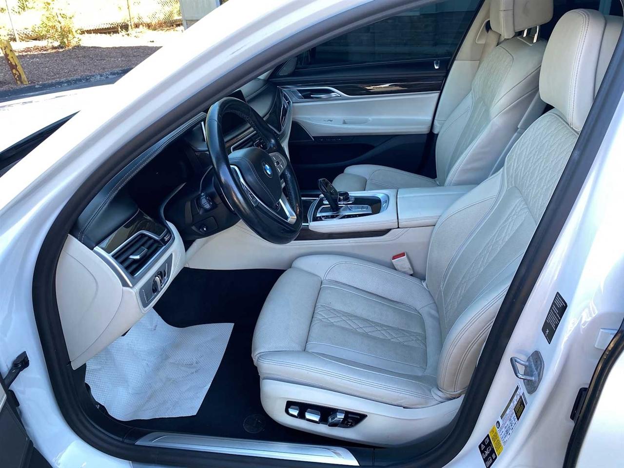 BMW 7-Series 750i xDrive 2021