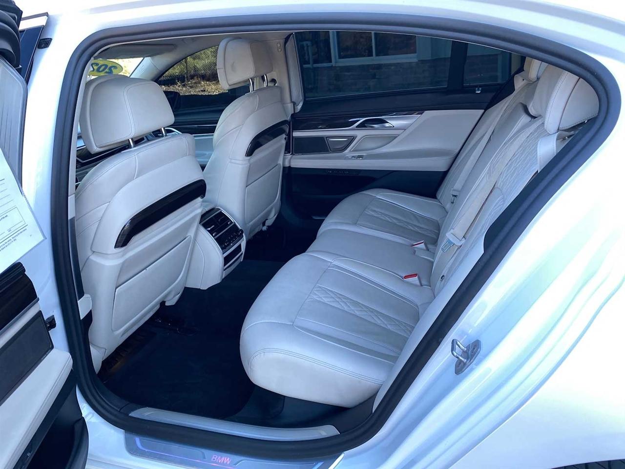 BMW 7-Series 750i xDrive 2021