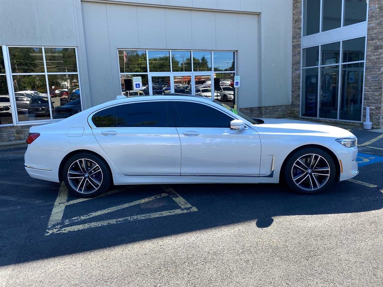 BMW 7-Series 750i xDrive 2021
