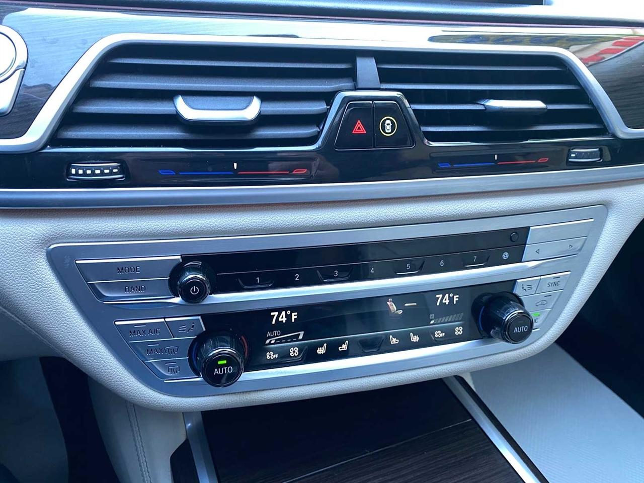BMW 7-Series 750i xDrive 2021
